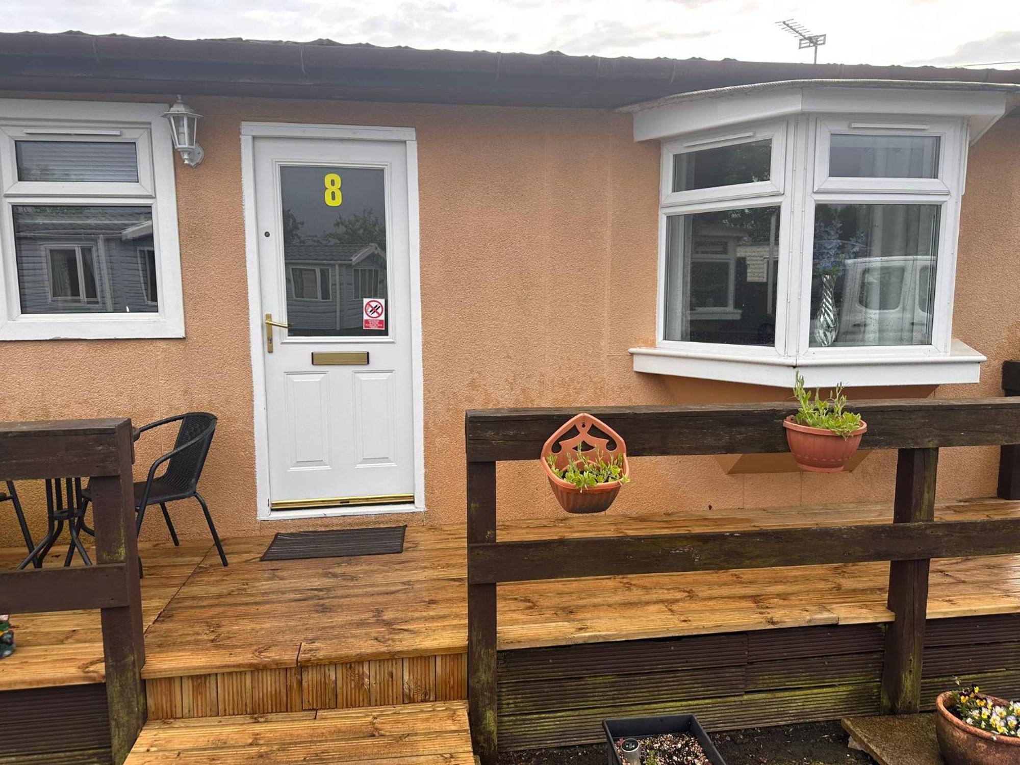 Semi-Detached Chalet - Uddingston, Glasgow Eksteriør billede